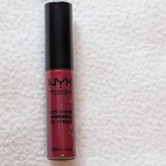 🎉HP🎉🌵3/$20🌵 Monte Carlo (Deep Cranberry Red) Soft Matte Metallic Lip Cream - Picture 6 of 16